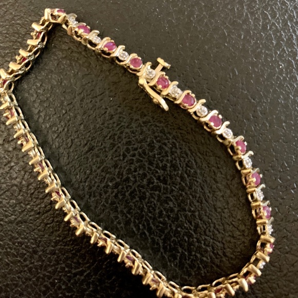 🔥🔥SUPER SALE🔥🔥PRICE FIRM✅👑Beautiful Genuine Ruby Diamond Gold Bracelet - Picture 4 of 14